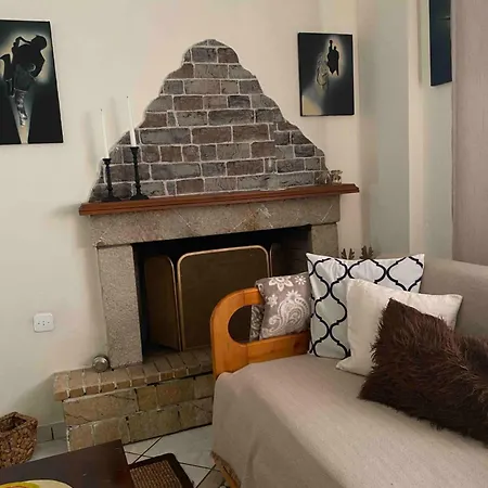 Fireplace Hideaway アパート